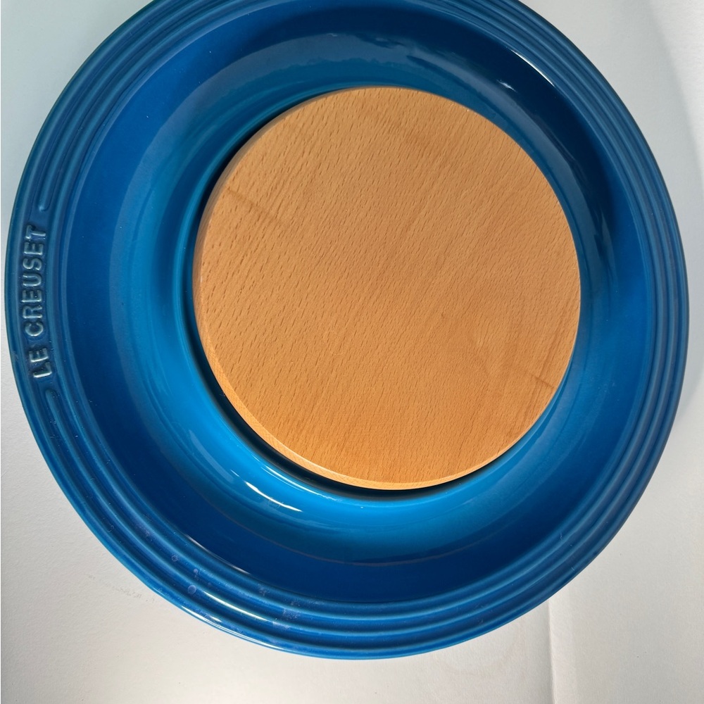 Le Creuset Round Cheese Platter Wood Cutting Board Set Marseille Blue